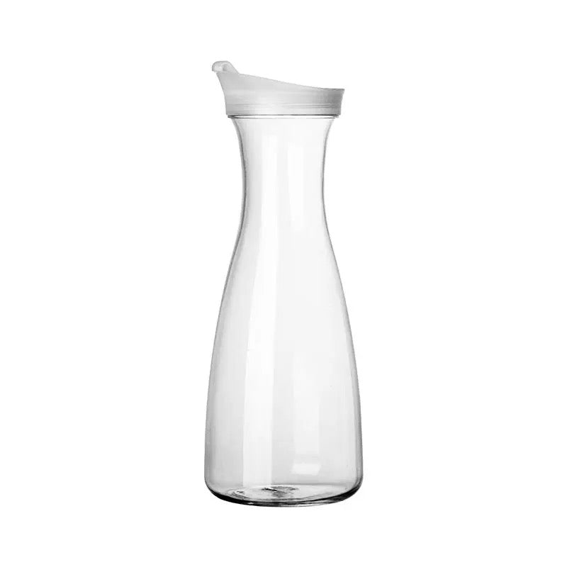 زجاجة مياه بلاستيكية