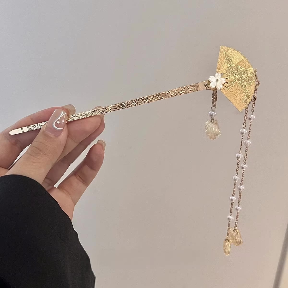 دبوس شعر على الطراز الصيني مزين بشرابة مروحة