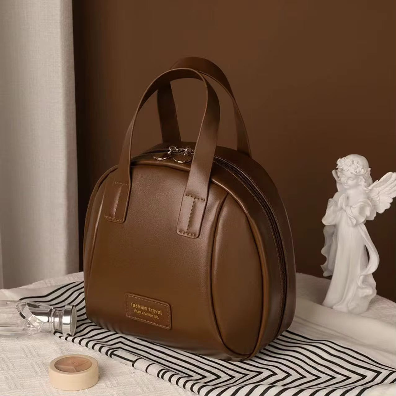 Shell-shaped Cosmetic Bag