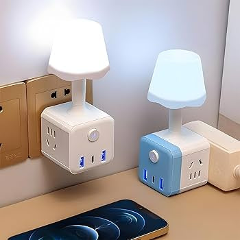 شريط طاقة متعدد الوظائف مزود بمصباح ليلي مكعب الشكل ومنافذ شحن USB