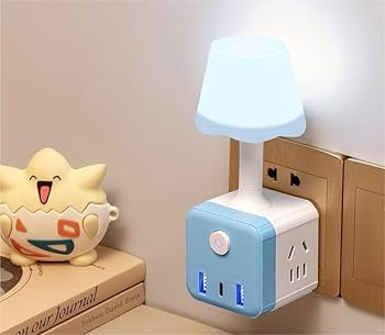 شريط طاقة متعدد الوظائف مزود بمصباح ليلي مكعب الشكل ومنافذ شحن USB